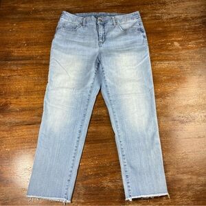 Chicos Sz 0.5 So Slimming Girlfriend Crop Light Wash Stretch Skinny Frayed Jeans